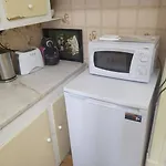 Charming Flat With 2 Bedrooms On Lisbon's 7th Hill * 리스본