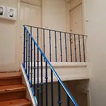 아파트 Charming Flat With 2 Bedrooms On Lisbon's 7th Hill *