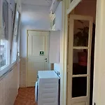 아파트 Charming Flat With 2 Bedrooms On Lisbon's 7th Hill *
