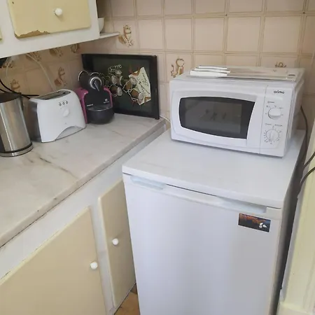 Charming Flat With 2 Bedrooms On Lisbon's 7th Hill דירה ליסבון