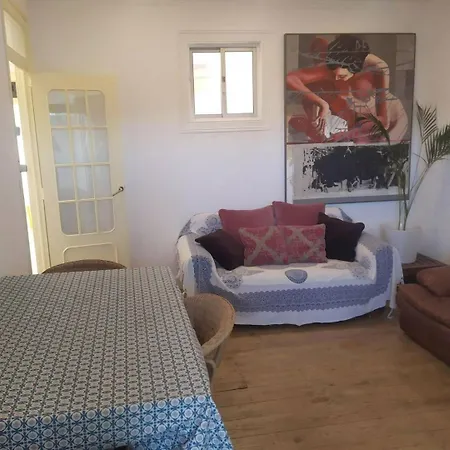 Charming Flat With 2 Bedrooms On Lisbon's 7th Hill Апартаменты