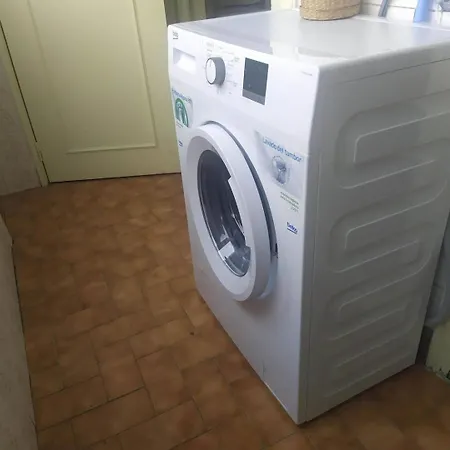 Charming Flat With 2 Bedrooms On Lisbon's 7th Hill ליסבון