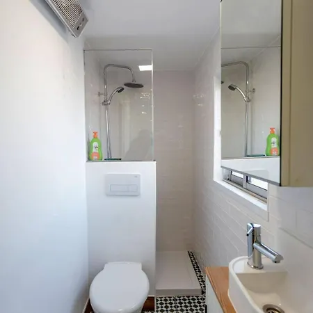 Charming Flat With 2 Bedrooms On Lisbon's 7th Hill * ליסבון