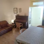 Charming Flat With 2 Bedrooms On Lisbon's 7th Hill شقة *