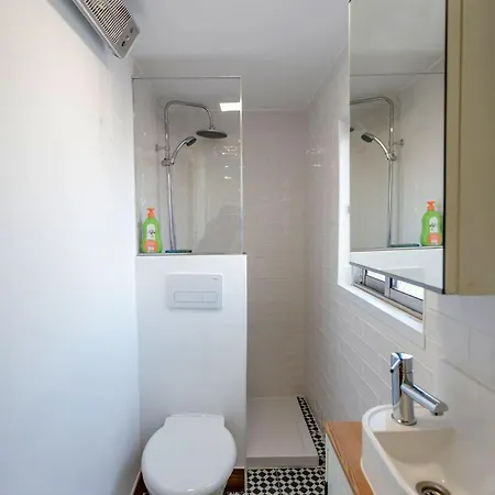 Charming Flat With 2 Bedrooms On Lisbon's 7th Hill Daire Lisboa