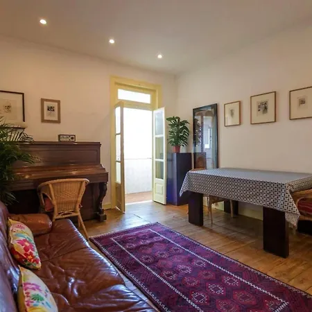 Charming Flat With 2 Bedrooms On Lisbon's 7th Hill Apartment