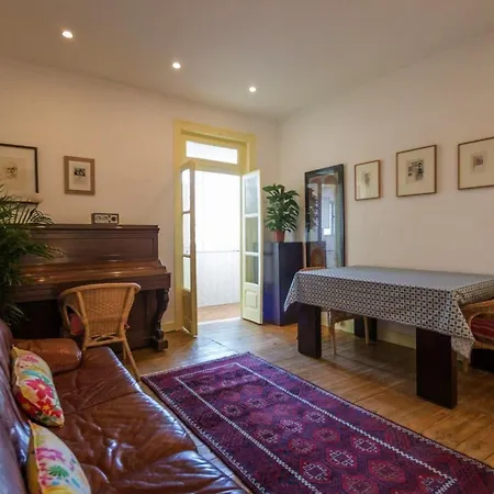 Charming Flat With 2 Bedrooms On Lisbon's 7th Hill