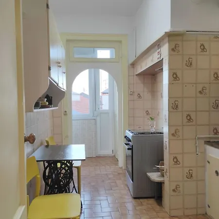Charming Flat With 2 Bedrooms On Lisbon's 7th Hill Apartment Lissabon