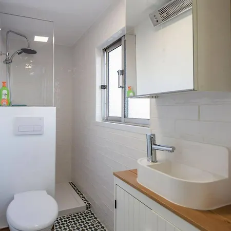 Charming Flat With 2 Bedrooms On Lisbon's 7th Hill