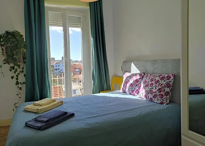 Charming Flat With 2 Bedrooms On Lisbon's 7th Hill アパート *
