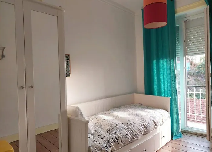 Charming Flat With 2 Bedrooms On Lisbon's 7th Hill リスボン