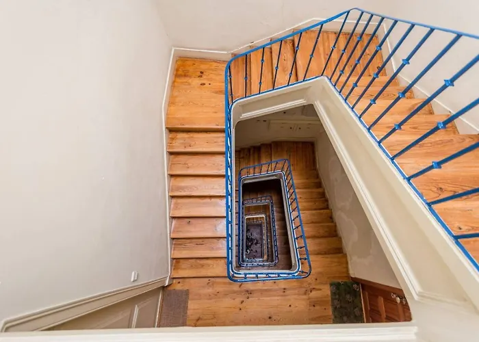Charming Flat With 2 Bedrooms On Lisbon's 7th Hill リスボン