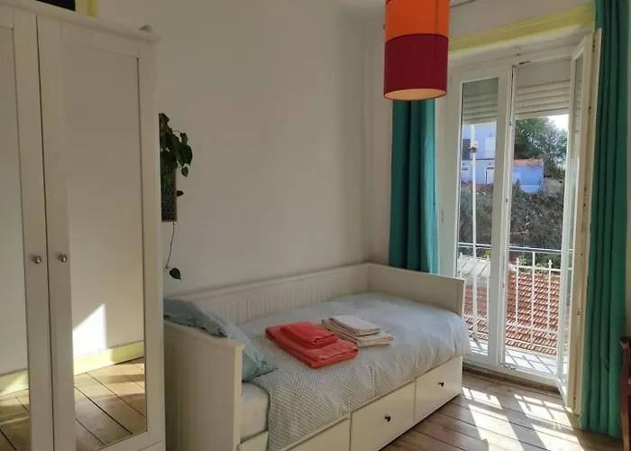 Charming Flat With 2 Bedrooms On Lisbon's 7th Hill リスボン