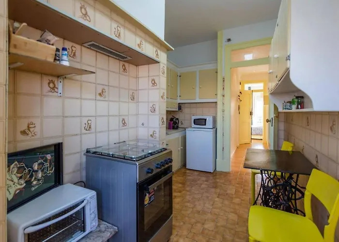 Charming Flat With 2 Bedrooms On Lisbon's 7th Hill アパート リスボン