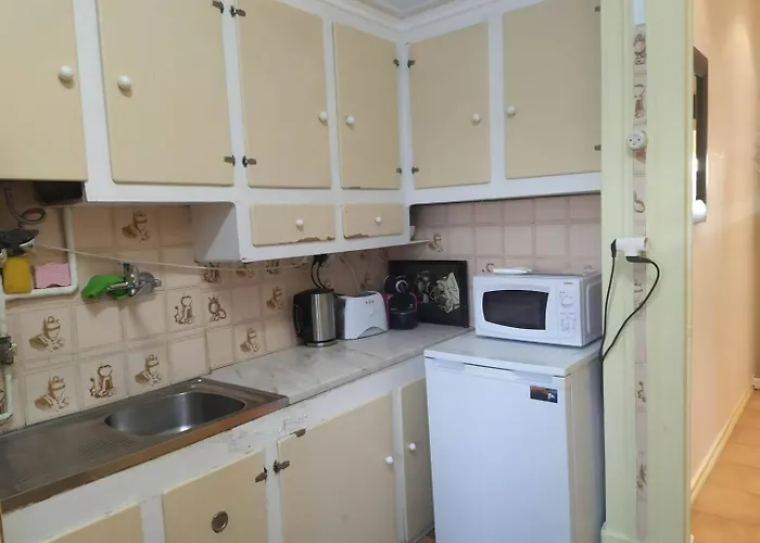 Charming Flat With 2 Bedrooms On Lisbon's 7th Hill