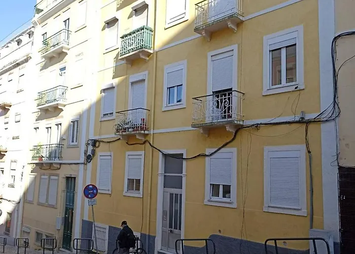 Charming Flat With 2 Bedrooms On Lisbon's 7th Hill アパート *