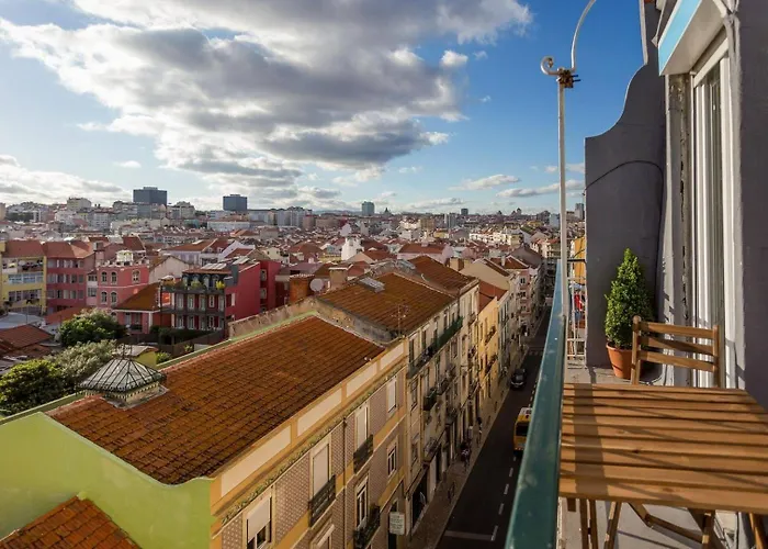 Charming Flat With 2 Bedrooms On Lisbon's 7th Hill アパート *