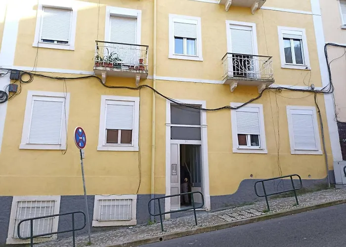 Charming Flat With 2 Bedrooms On Lisbon's 7th Hill * リスボン